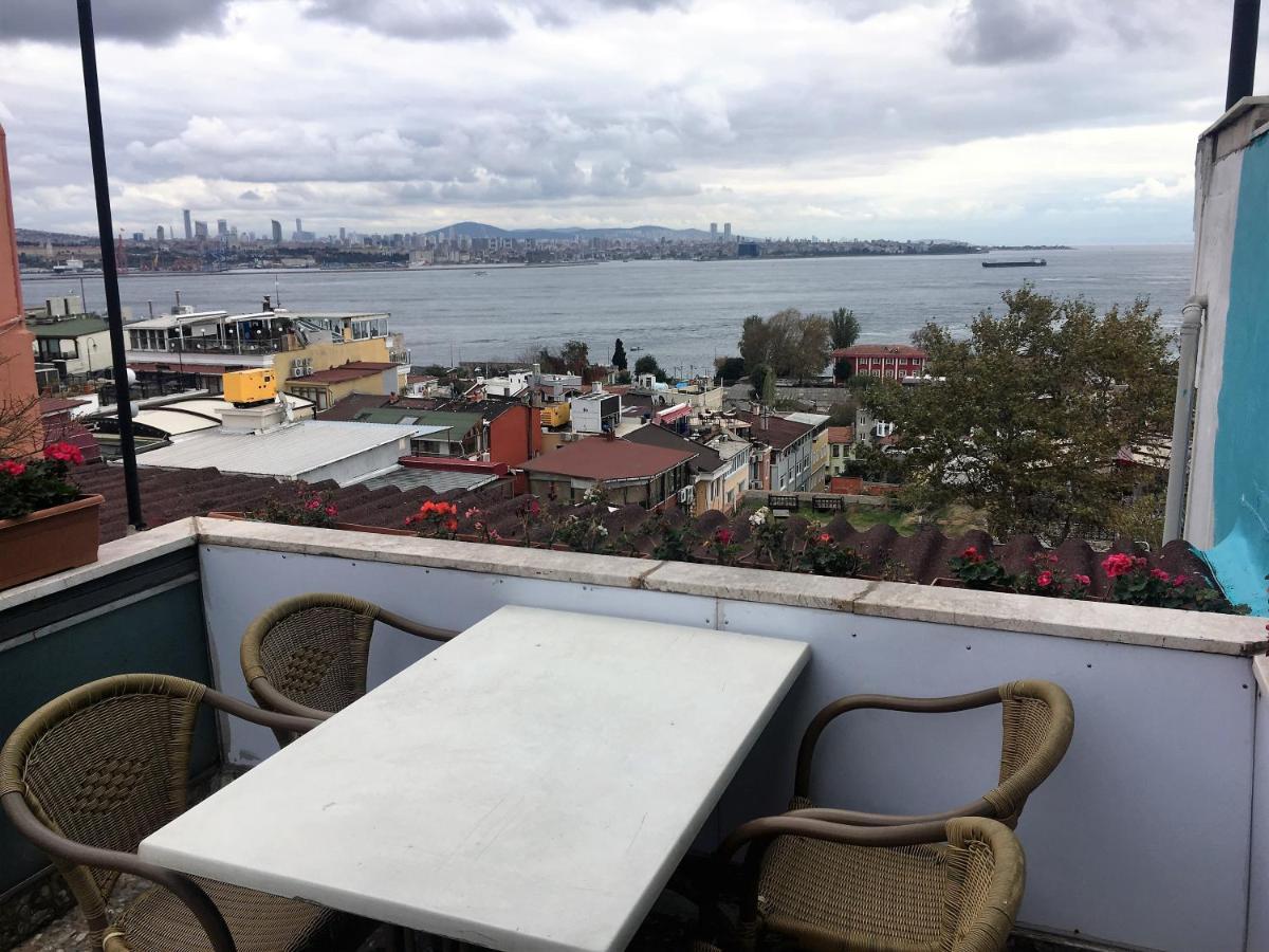 Cheers Vintage Hostel Estambul Exterior foto View of the Bosphorus from the hotel
