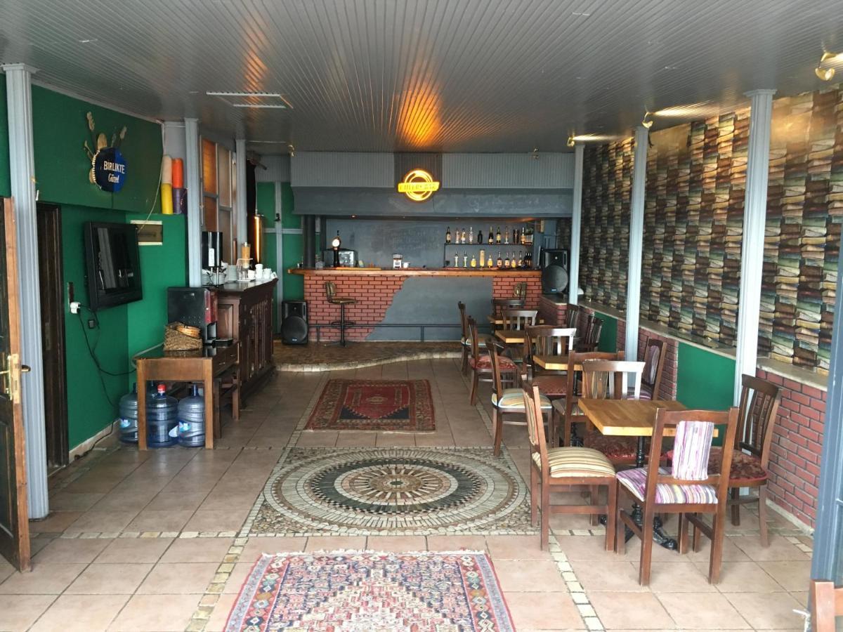 Cheers Vintage Hostel Estambul Exterior foto The interior of the restaurant