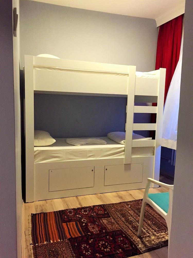 Cheers Vintage Hostel Estambul Exterior foto A bunk bed