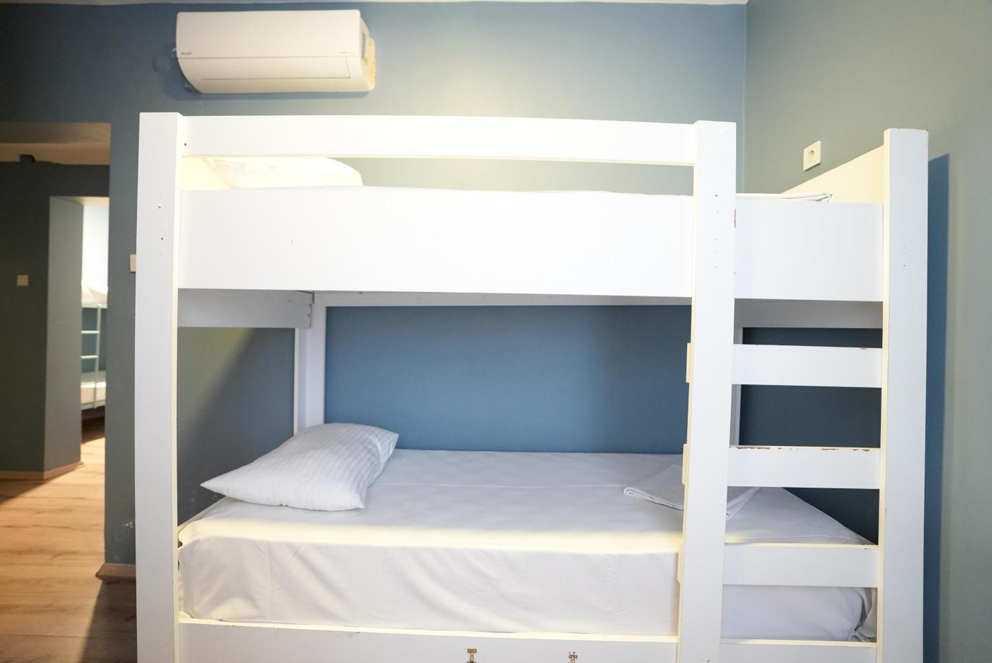 Cheers Vintage Hostel Estambul Exterior foto A bunk bed