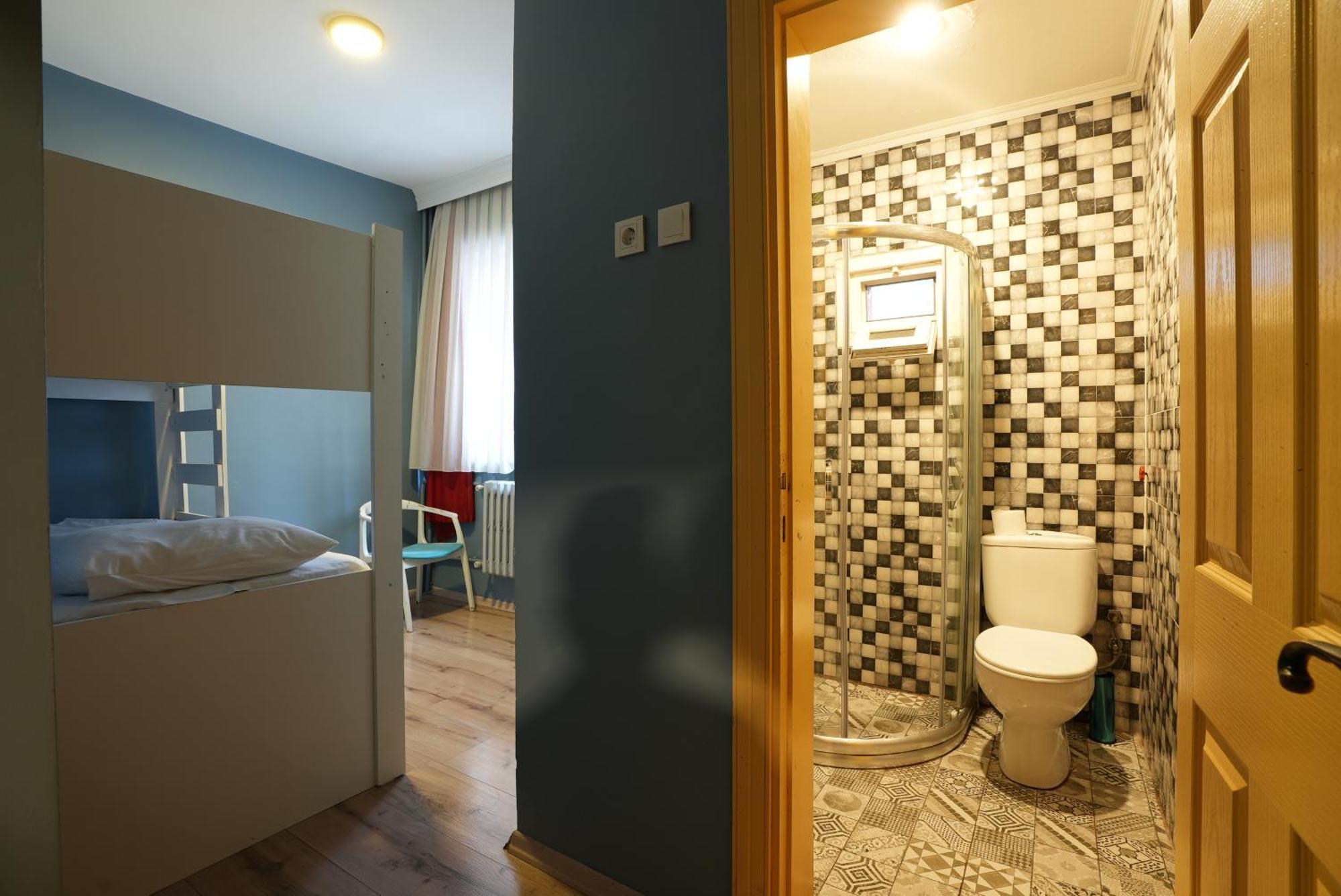 Cheers Vintage Hostel Estambul Exterior foto A room at the hotel