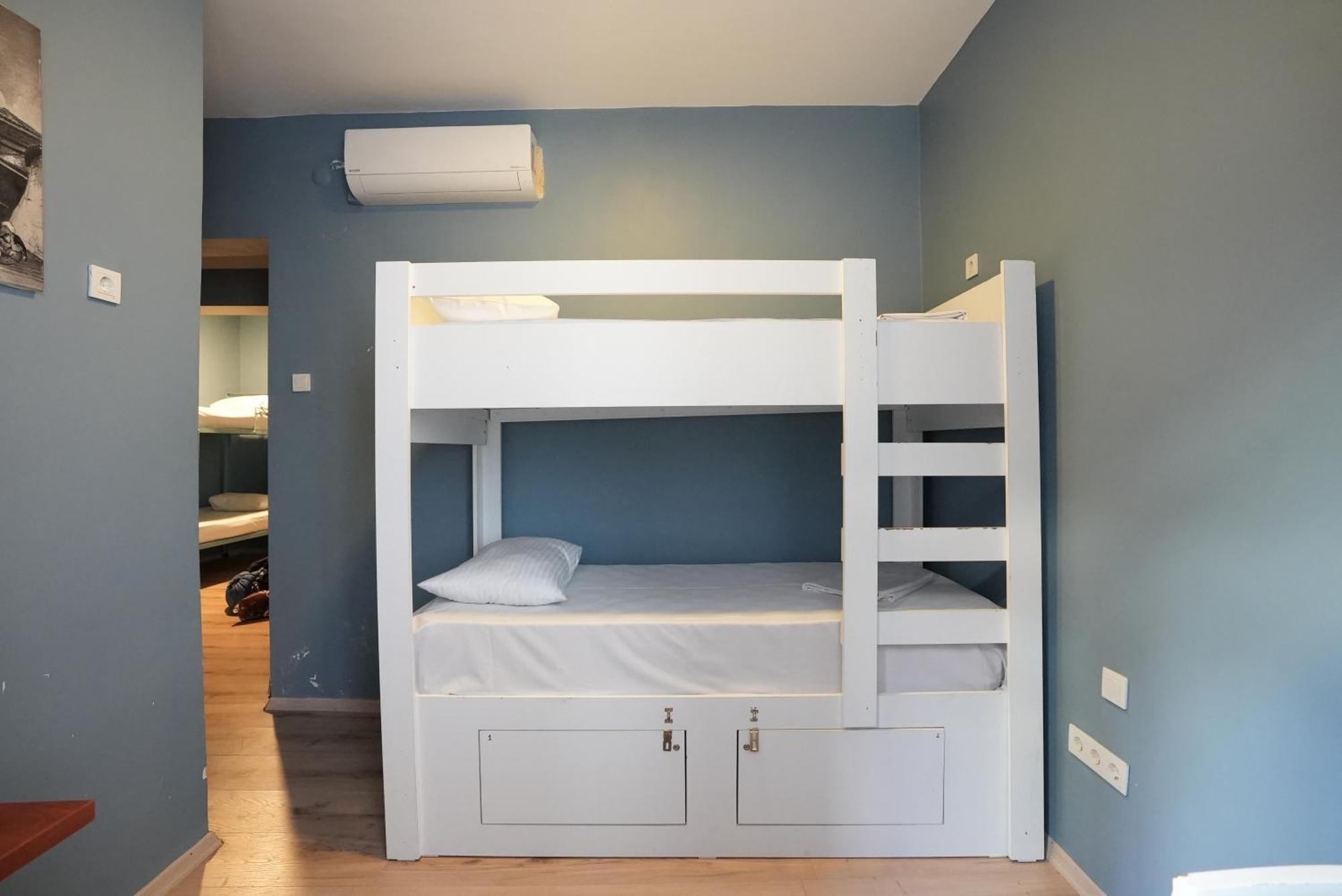 Cheers Vintage Hostel Estambul Exterior foto A bunk bed
