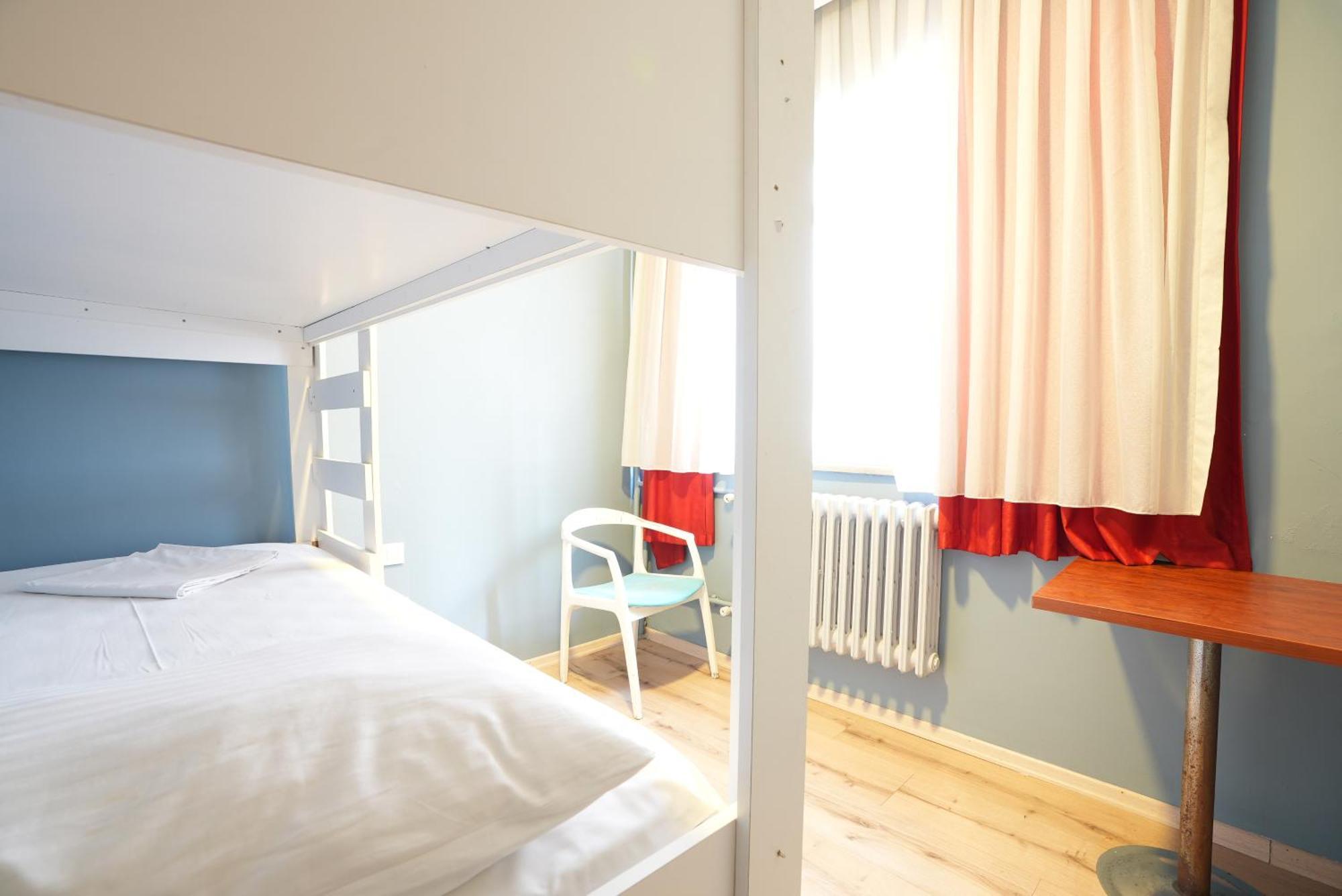 Cheers Vintage Hostel Estambul Exterior foto A typical room at the hotel