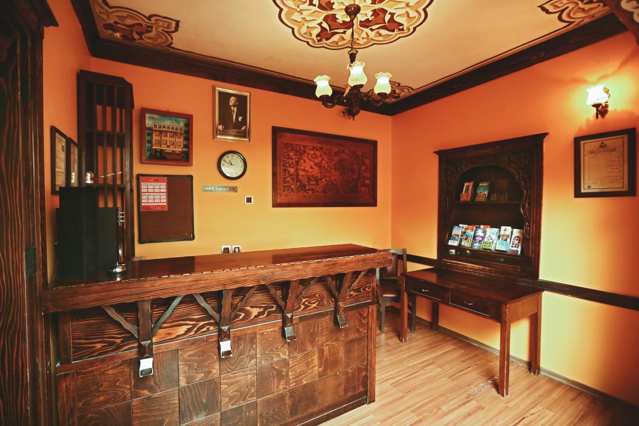 Cheers Vintage Hostel Estambul Exterior foto Reception
