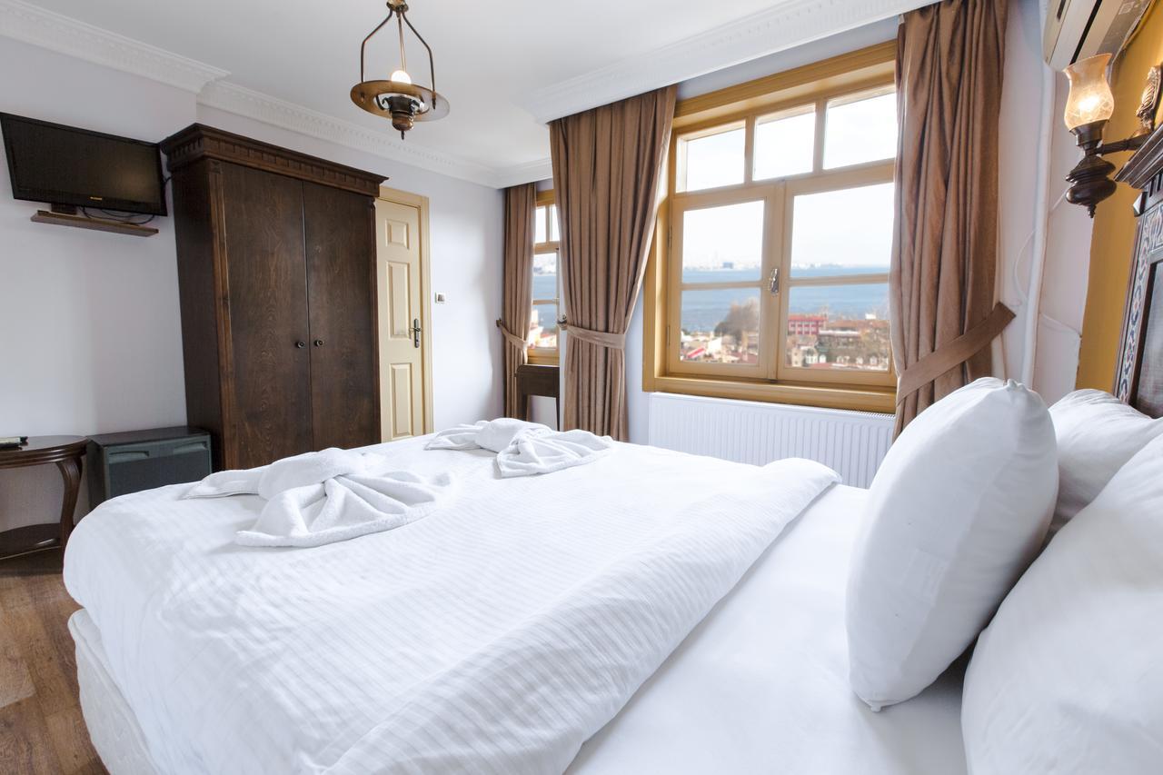 Cheers Vintage Hostel Estambul Exterior foto A bedroom in a hotel