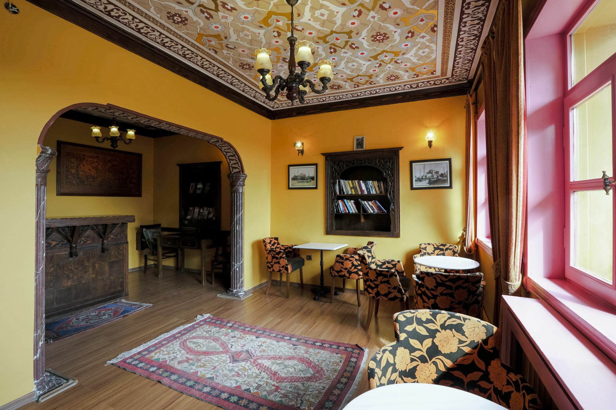 Cheers Vintage Hostel Estambul Exterior foto Interior of the house