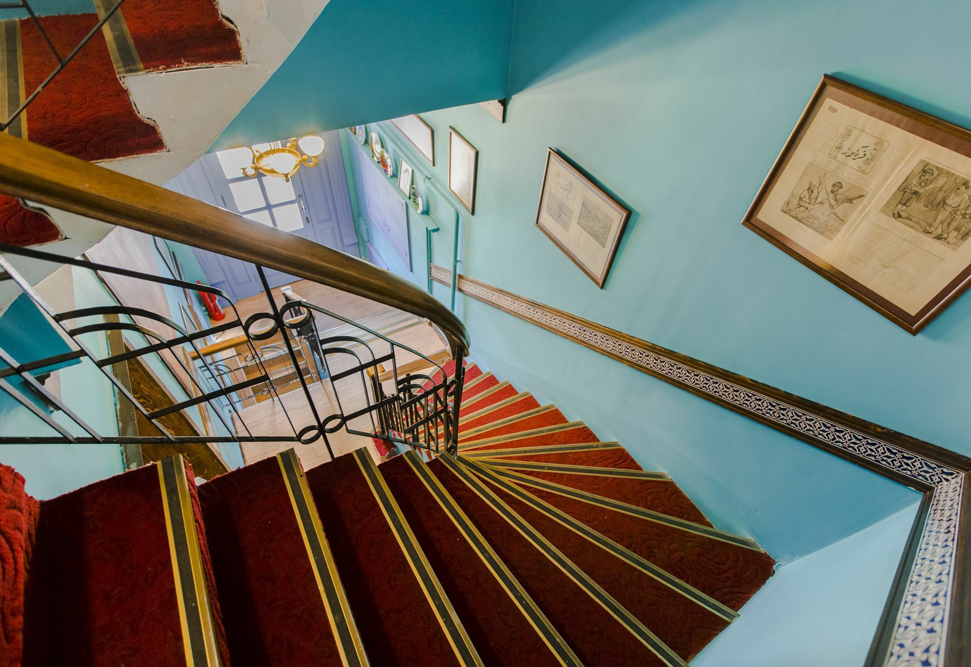 Cheers Vintage Hostel Estambul Exterior foto Staircase